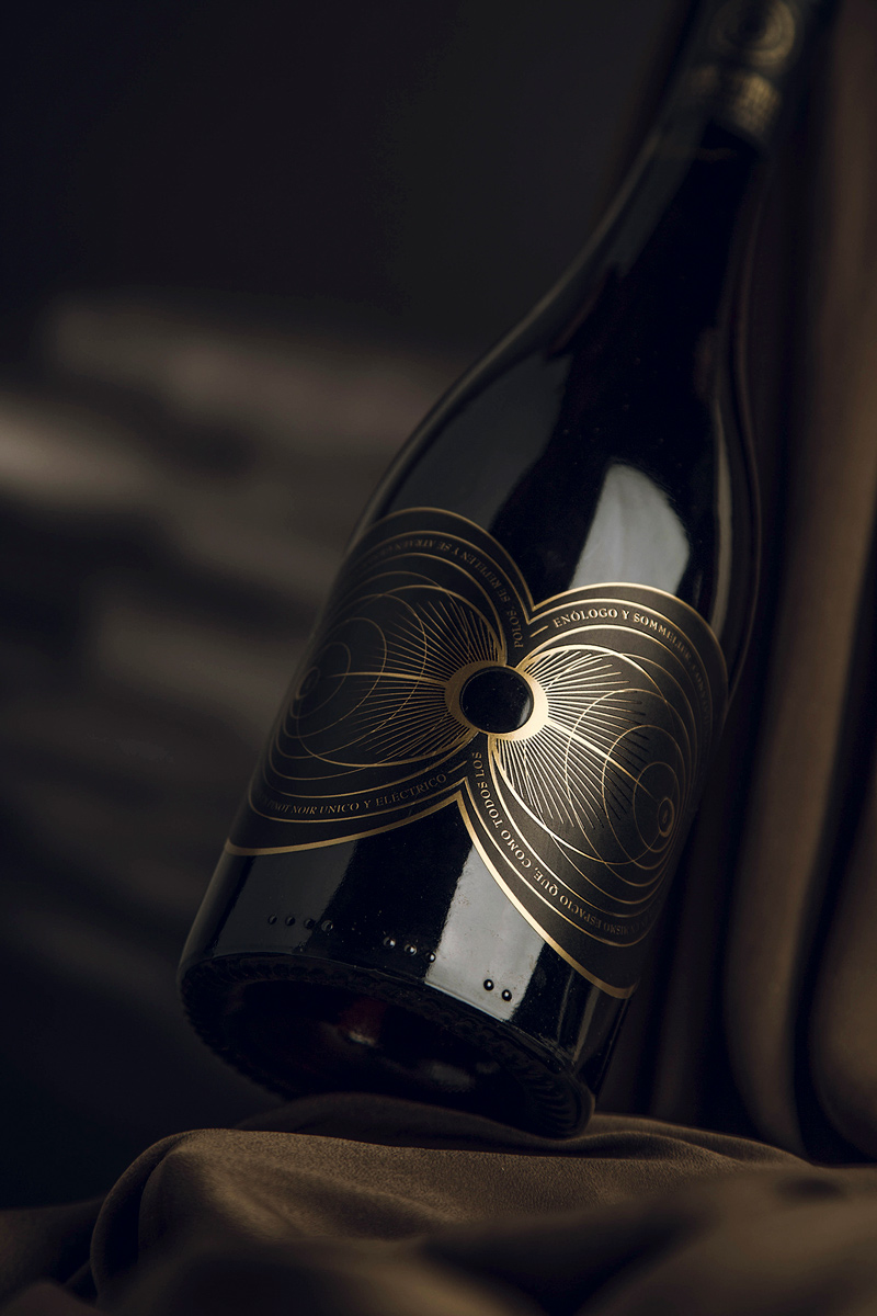 Desde Los Polos wine label design Mendoza Argentina worlds elegant modern minimalist gold winning award